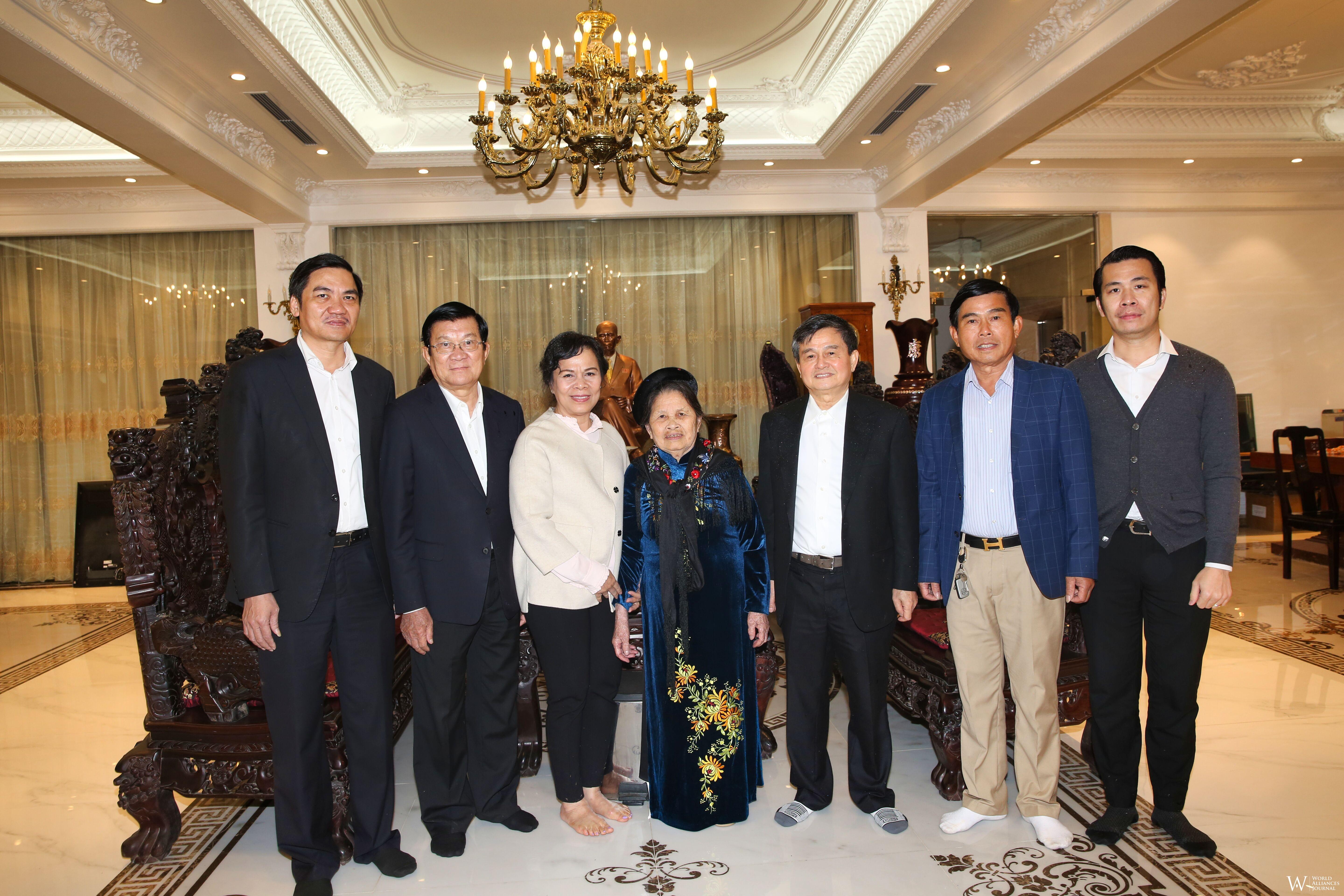 6.CTNTrương Tấn Sang&phu nhân thăm mẹ AHLD Nguyen Dang Giap(1.2019).JPG